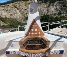La casa Barbecue in muratura sul terrazzo a livello
